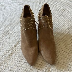 Oatmeal Colored ankle boots with gold studs